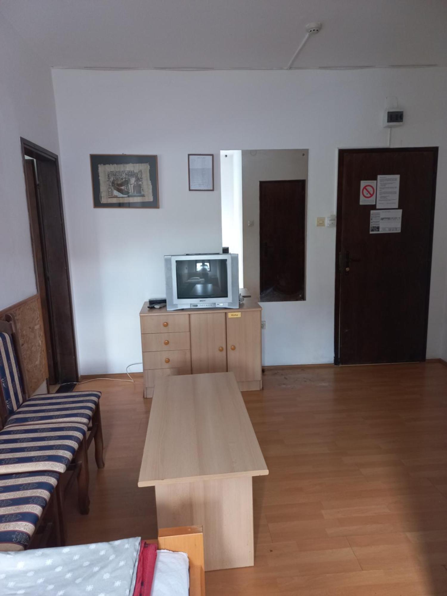 Hotel Duga Нови-Сад Экстерьер фото