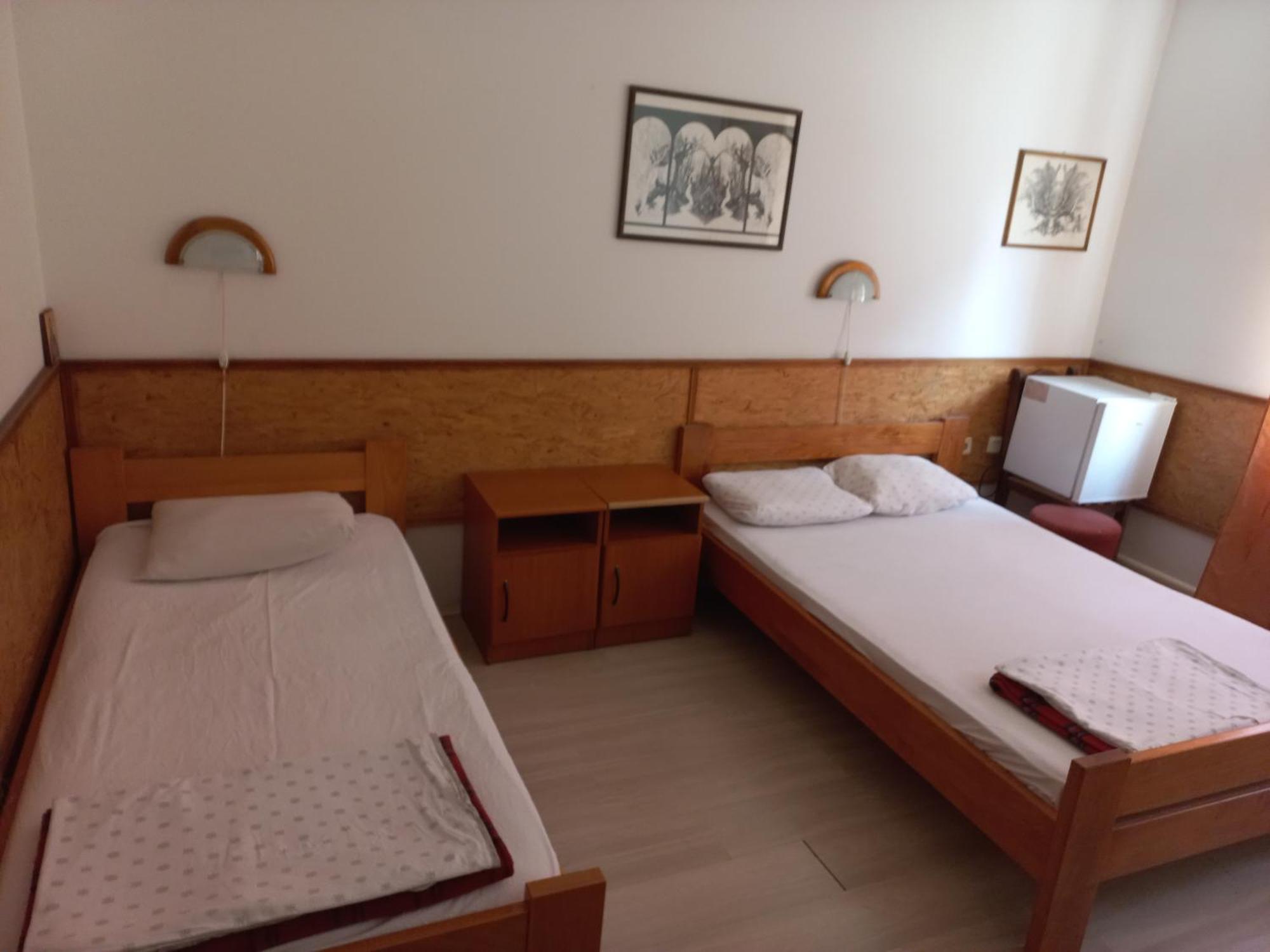 Hotel Duga Нови-Сад Экстерьер фото