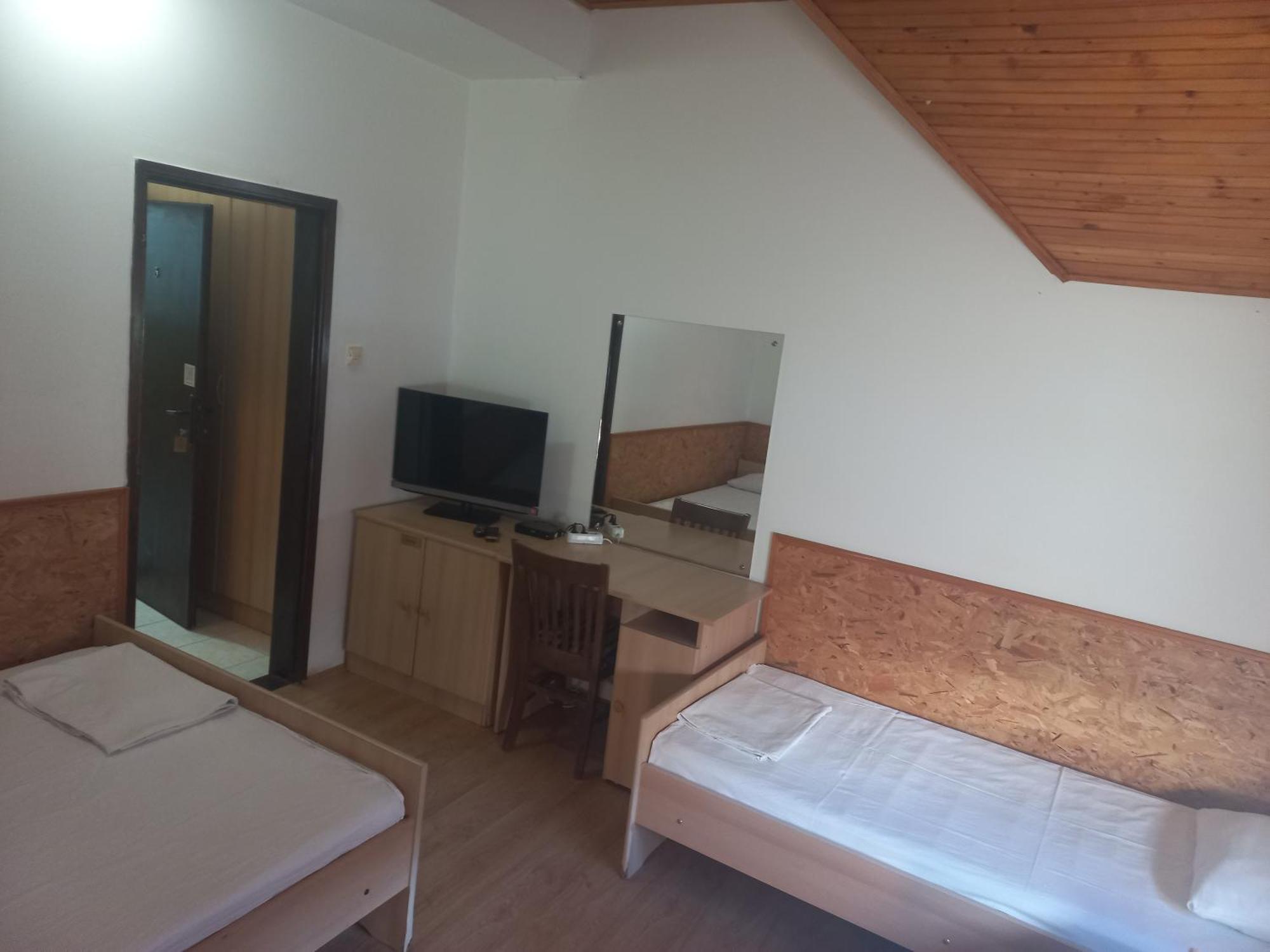Hotel Duga Нови-Сад Экстерьер фото