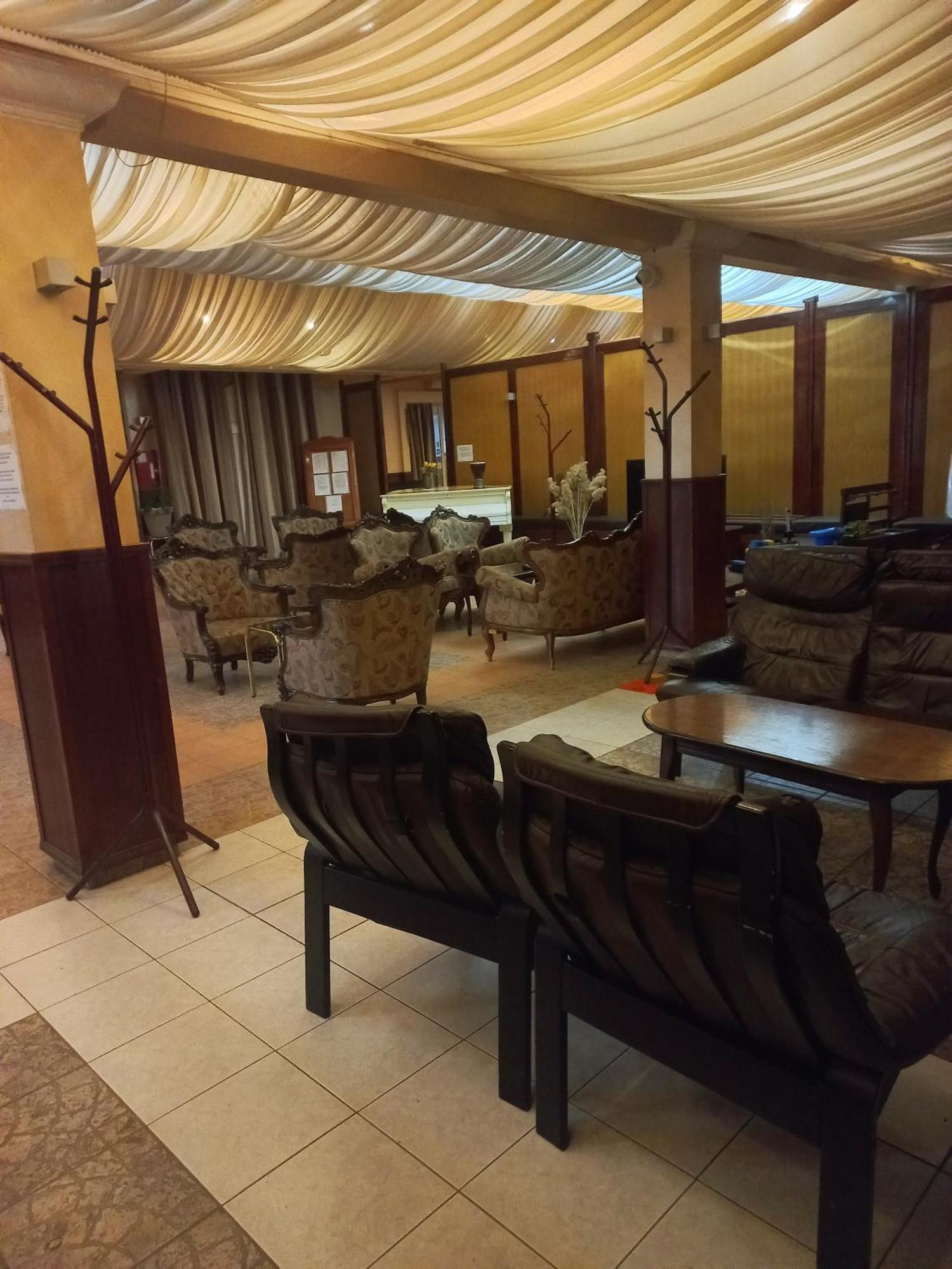 Hotel Duga Нови-Сад Экстерьер фото