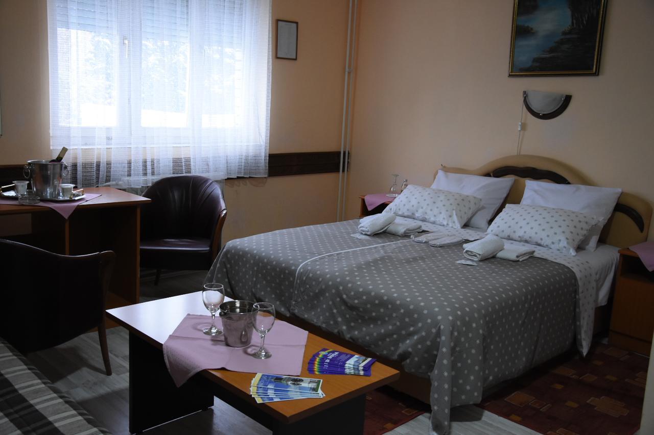Hotel Duga Нови-Сад Экстерьер фото